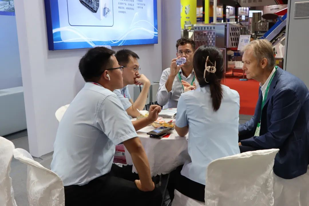 Exhibition Report 2 Exhibition Report 2